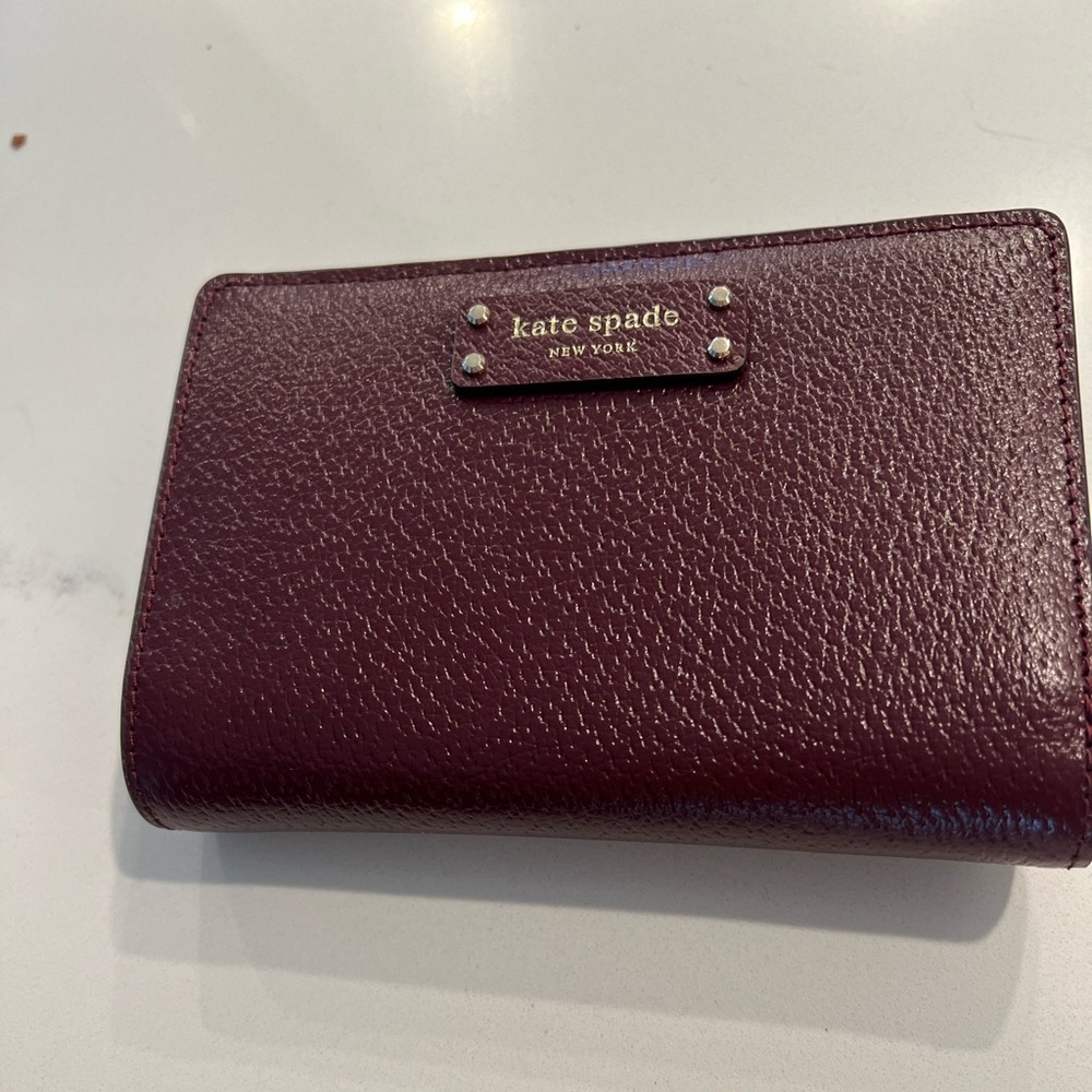 NWT Kate spade Medium Slim Bifold Wallet